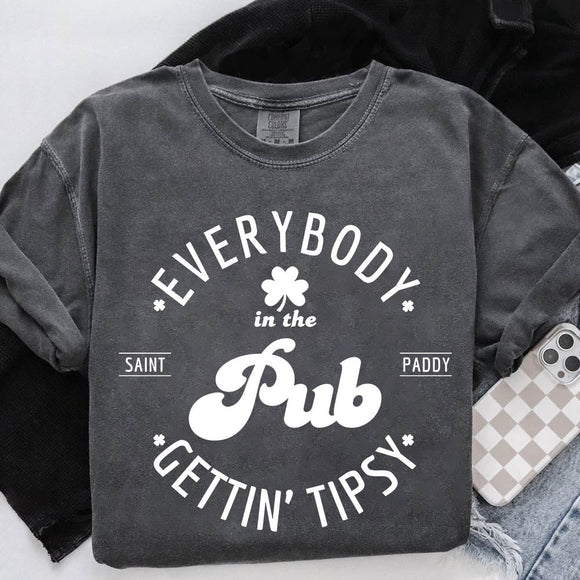 Funny Shirt – Everybody in the Pub Gettin' Tipsy Tee